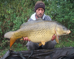 25lb2